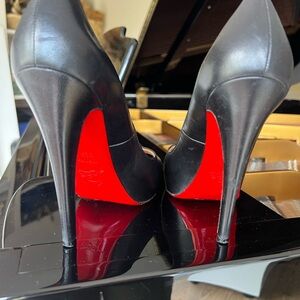 Christian Louboutin Very Prive Black Leather Peep Toe Pump with Red Peep Toe